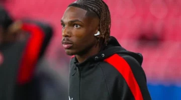 عملية جراحية.. إصابة قوية تصدم ليفربول في صفقة المدافع الفرنسي جيريمي جاكيه